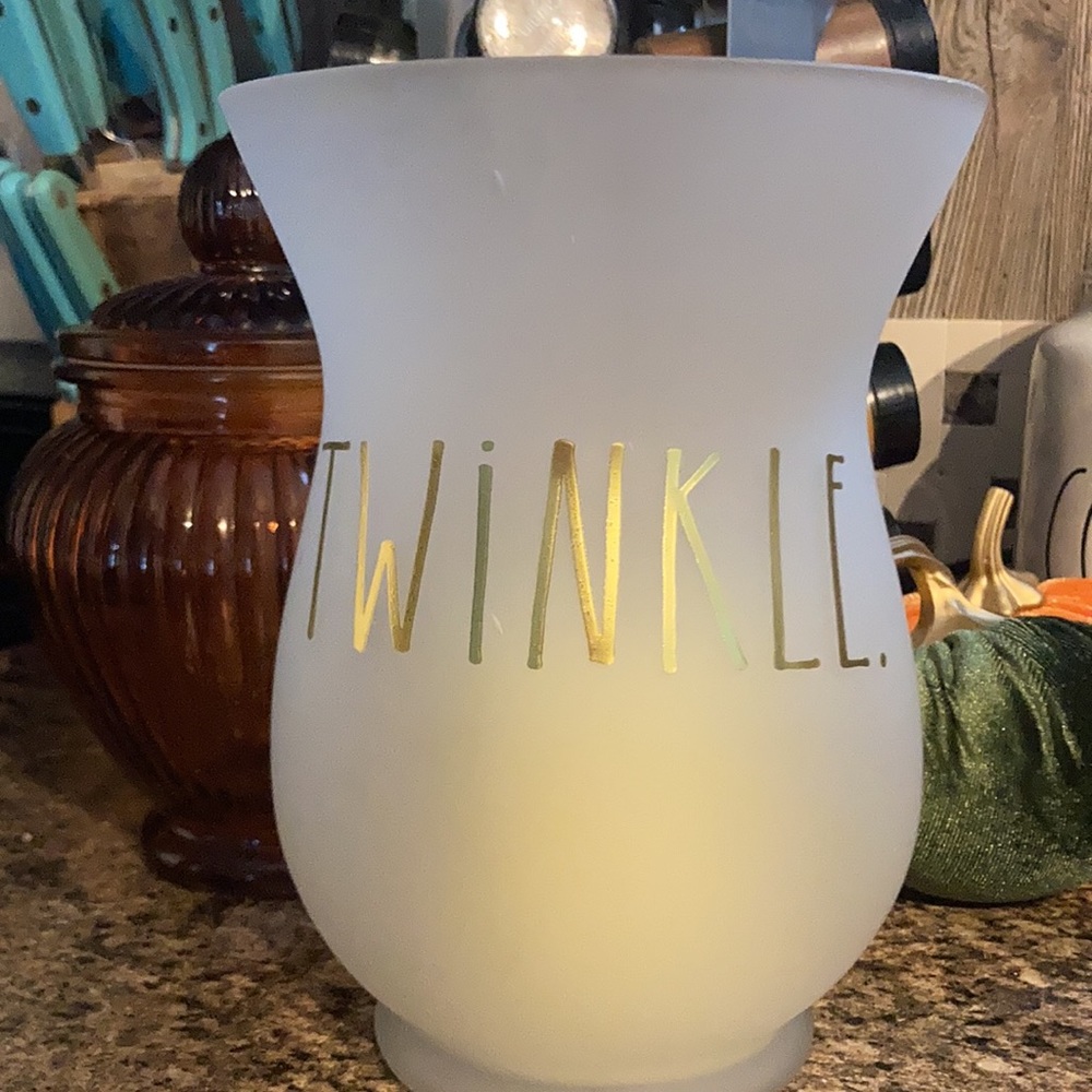 Twinkle Rae Dunn. Vase
